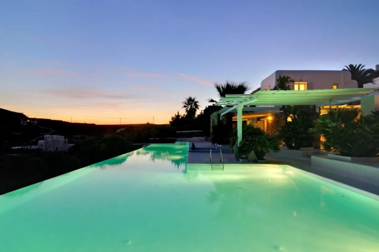 Villa Naira - Photo 1