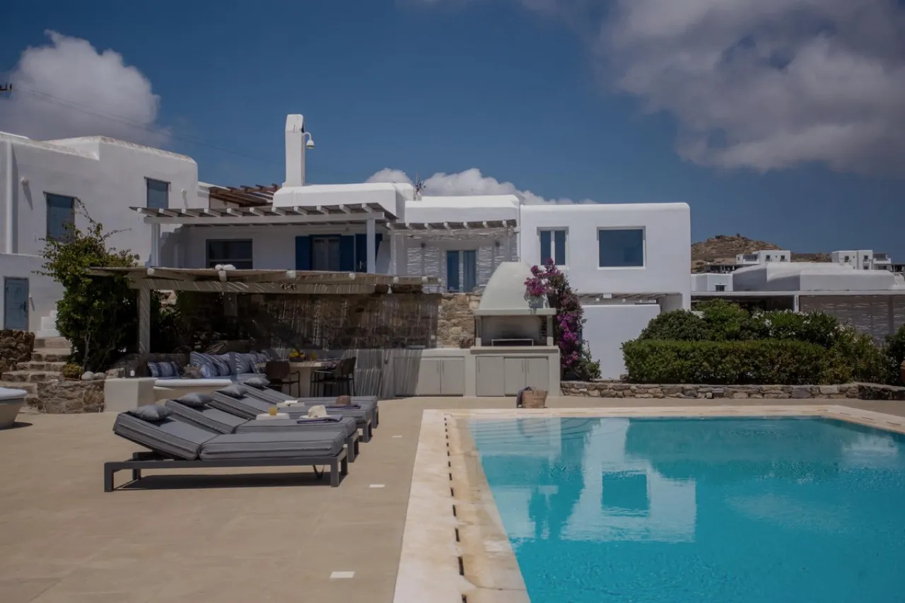 Villa Gray - Photo 1