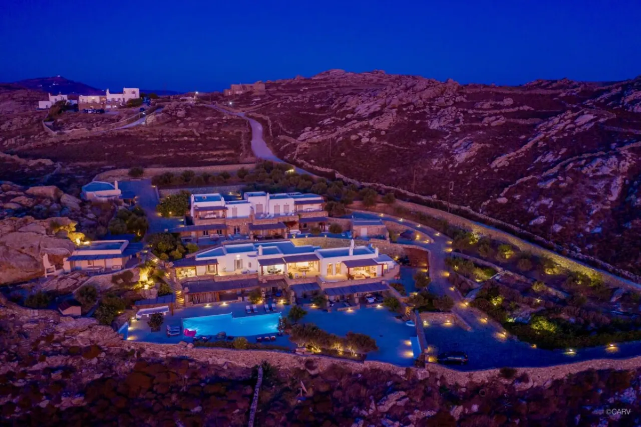 Villa Sterling - Photo 1