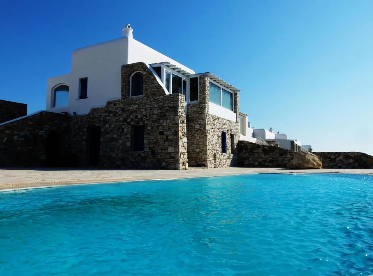 Villa Kunis - Photo 1