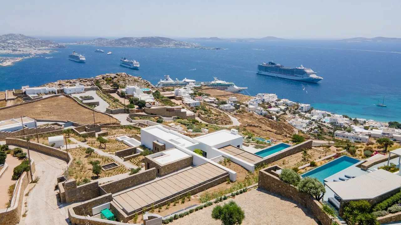 Villa Khan - Photo 1