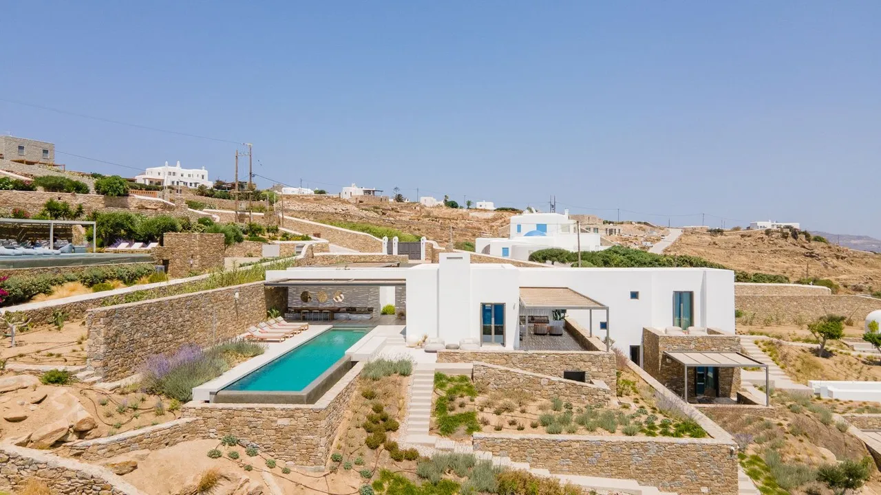 Villa Khan - Photo 2