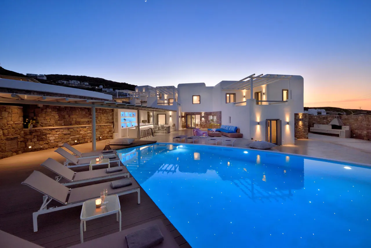 Villa Harlow - Photo 1