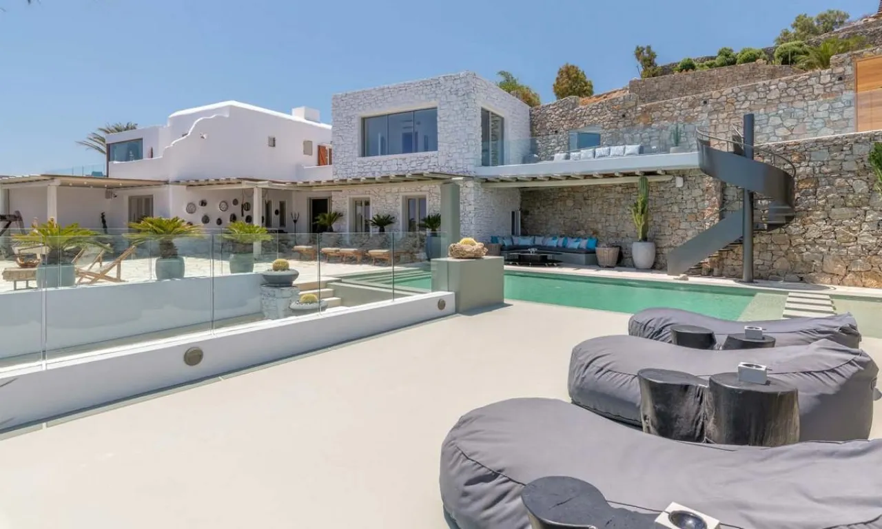 Villa Mackenzie - Photo 1