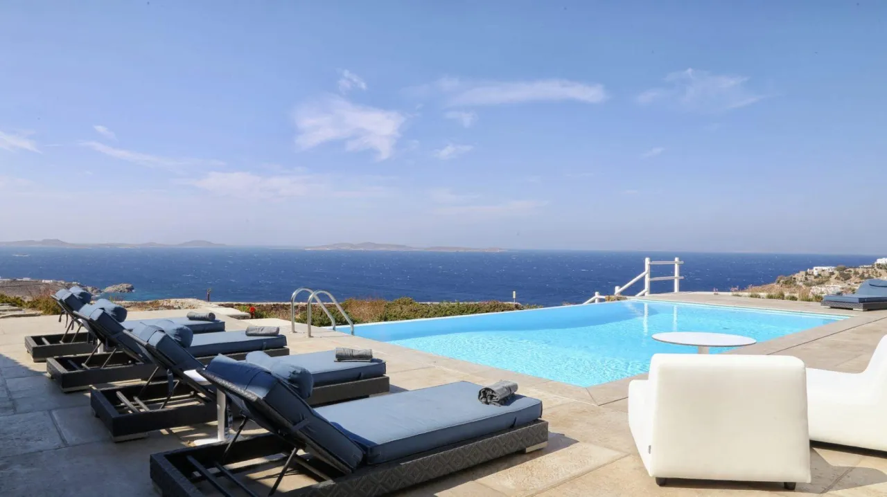 Villa Gloss - Photo 1