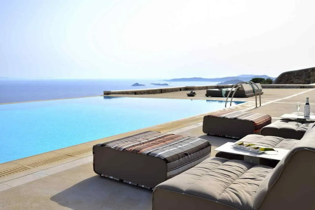 Villa Larissa - Photo 1