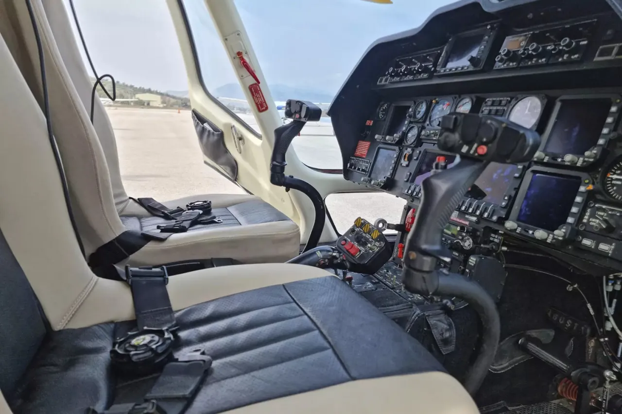 Agusta 109E Power Elite  - Photo 2