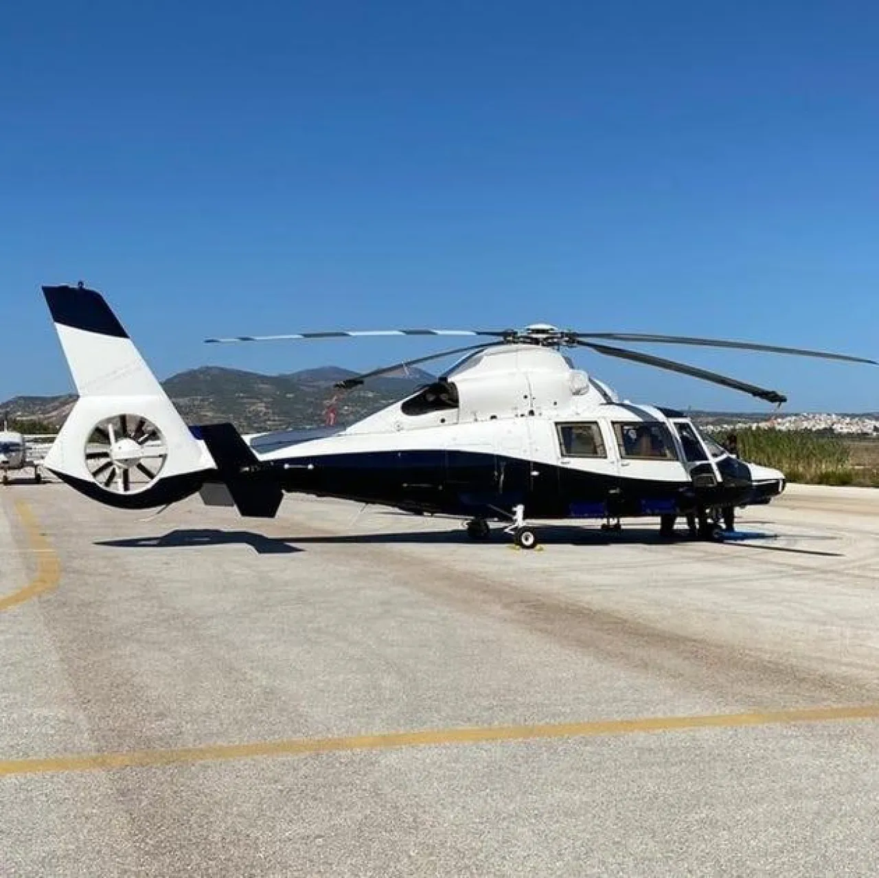 Airbus AS365 N3  - Photo 1