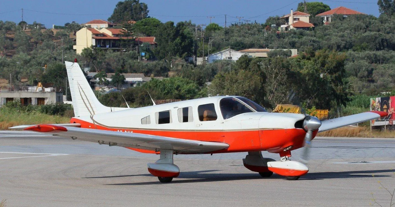Piper Saratoga  - Photo 3