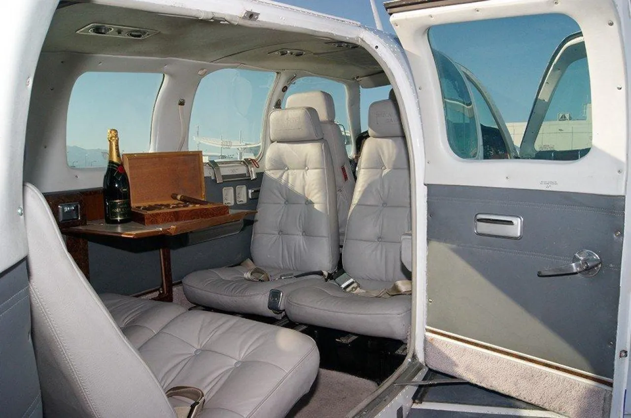 Beech Baron 58  - Photo 2