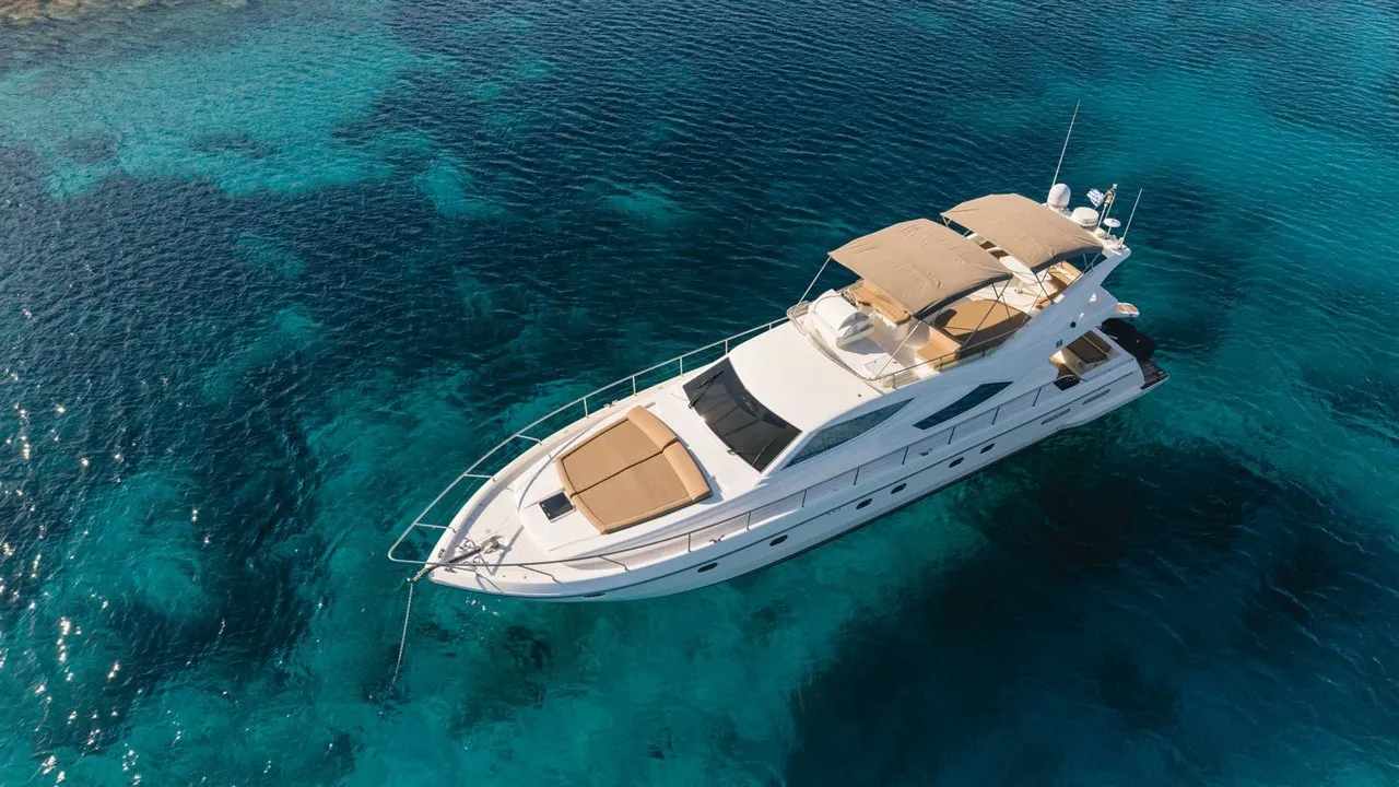 Ferretti Yacht 62
