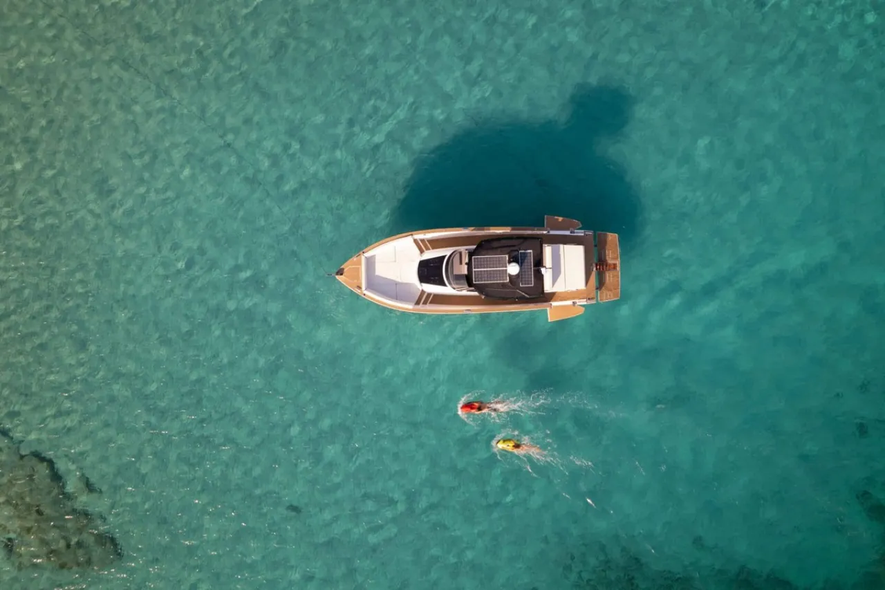 Tesoro 40 Inboard - Photo 2