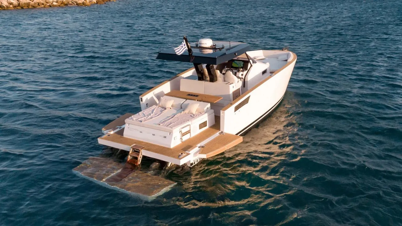 Tesoro 40 Inboard - Photo 3