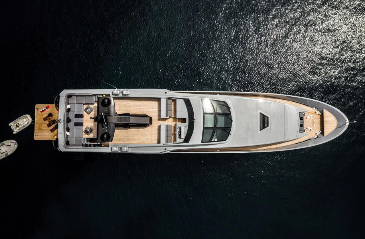 Admiral 129  - Photo 2