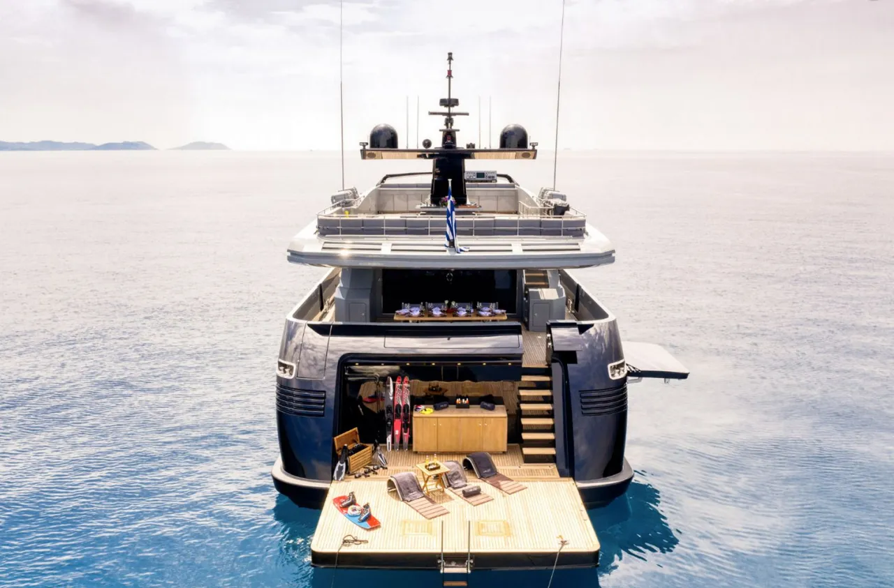 Admiral 129  - Photo 3