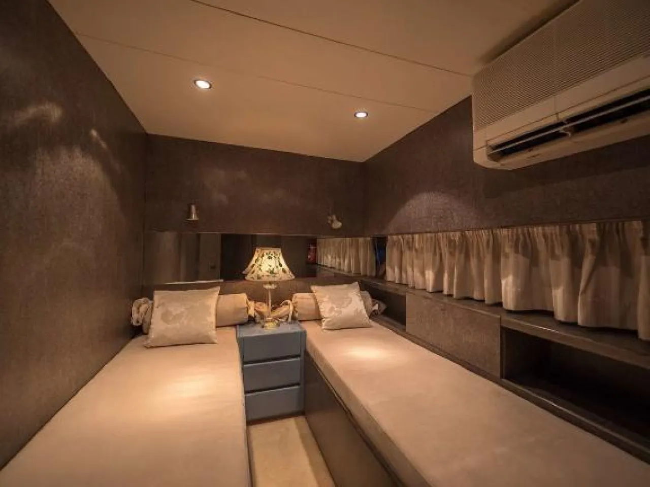 Freedom 44  - Photo 1