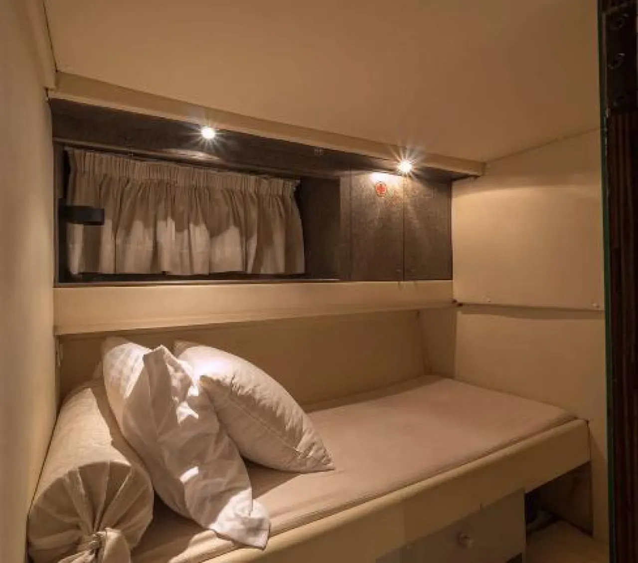 Freedom 44  - Photo 2