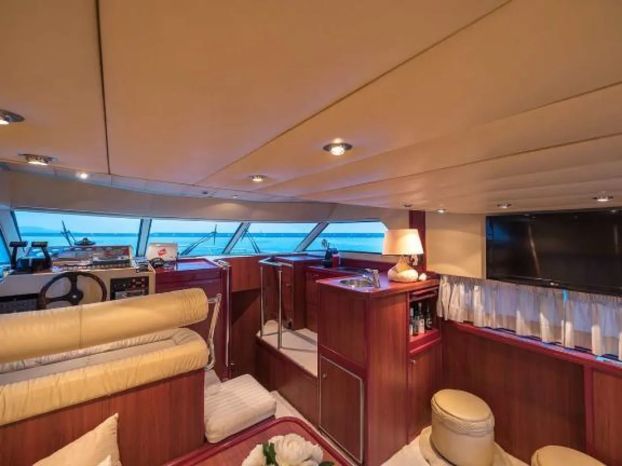 Freedom 44  - Photo 3