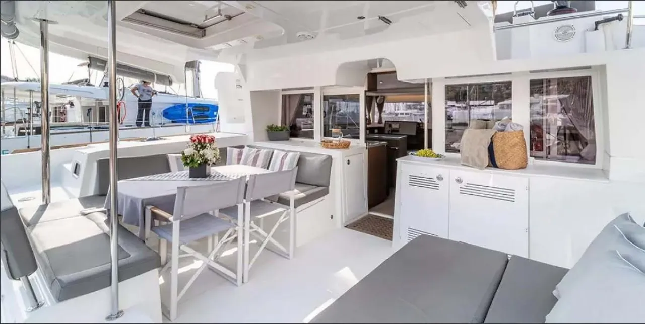 Lagoon 46  - Photo 3