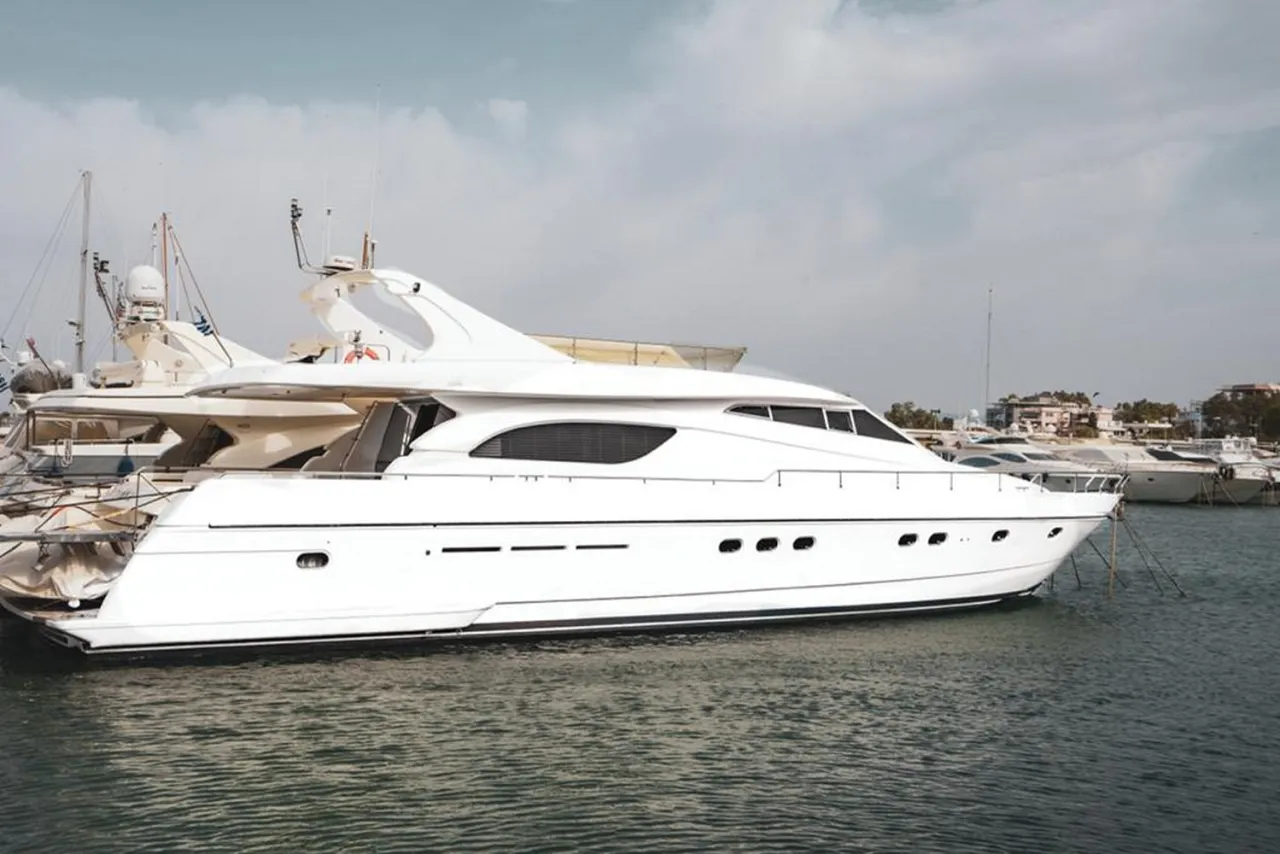 Ferretti 72