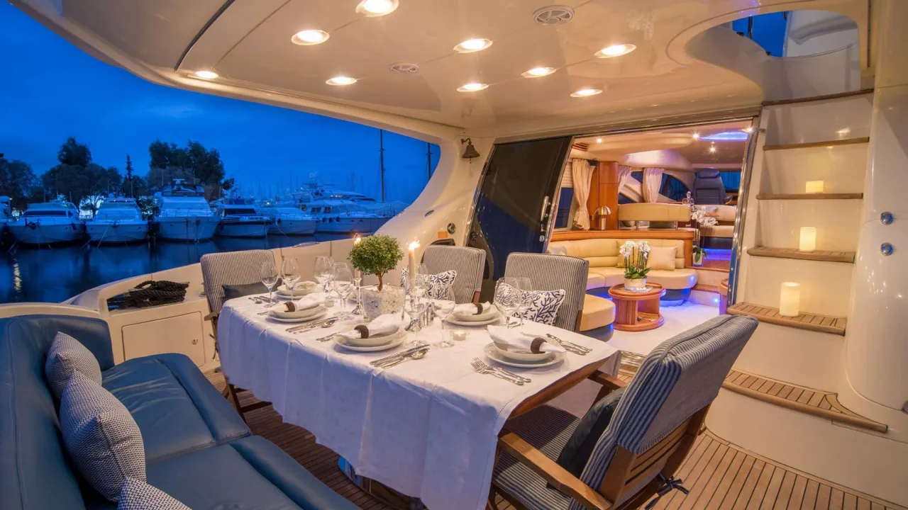 Azimut 68  - Photo 2