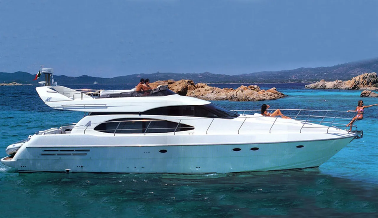 Main photo of Azimut 58