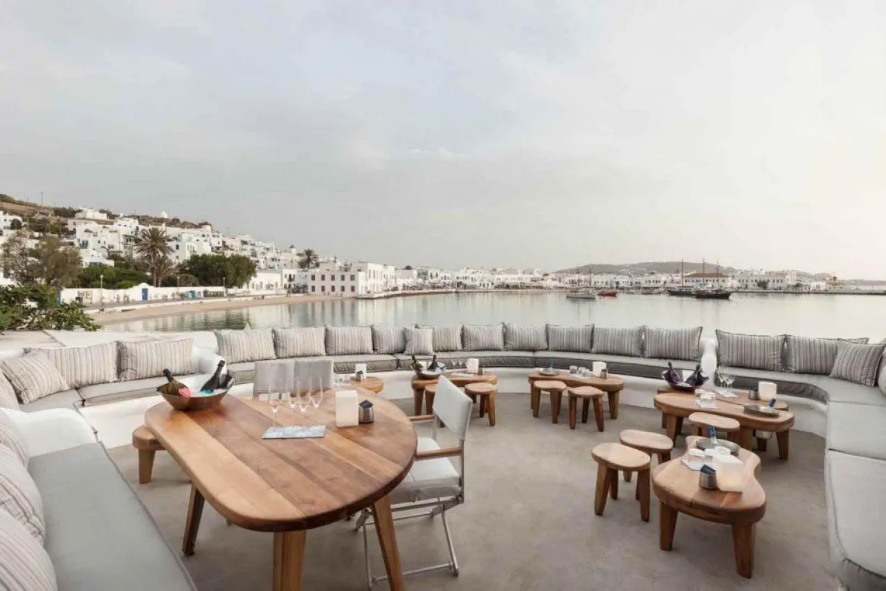 Remezzo Mykonos Stadt Bar – Restaurant